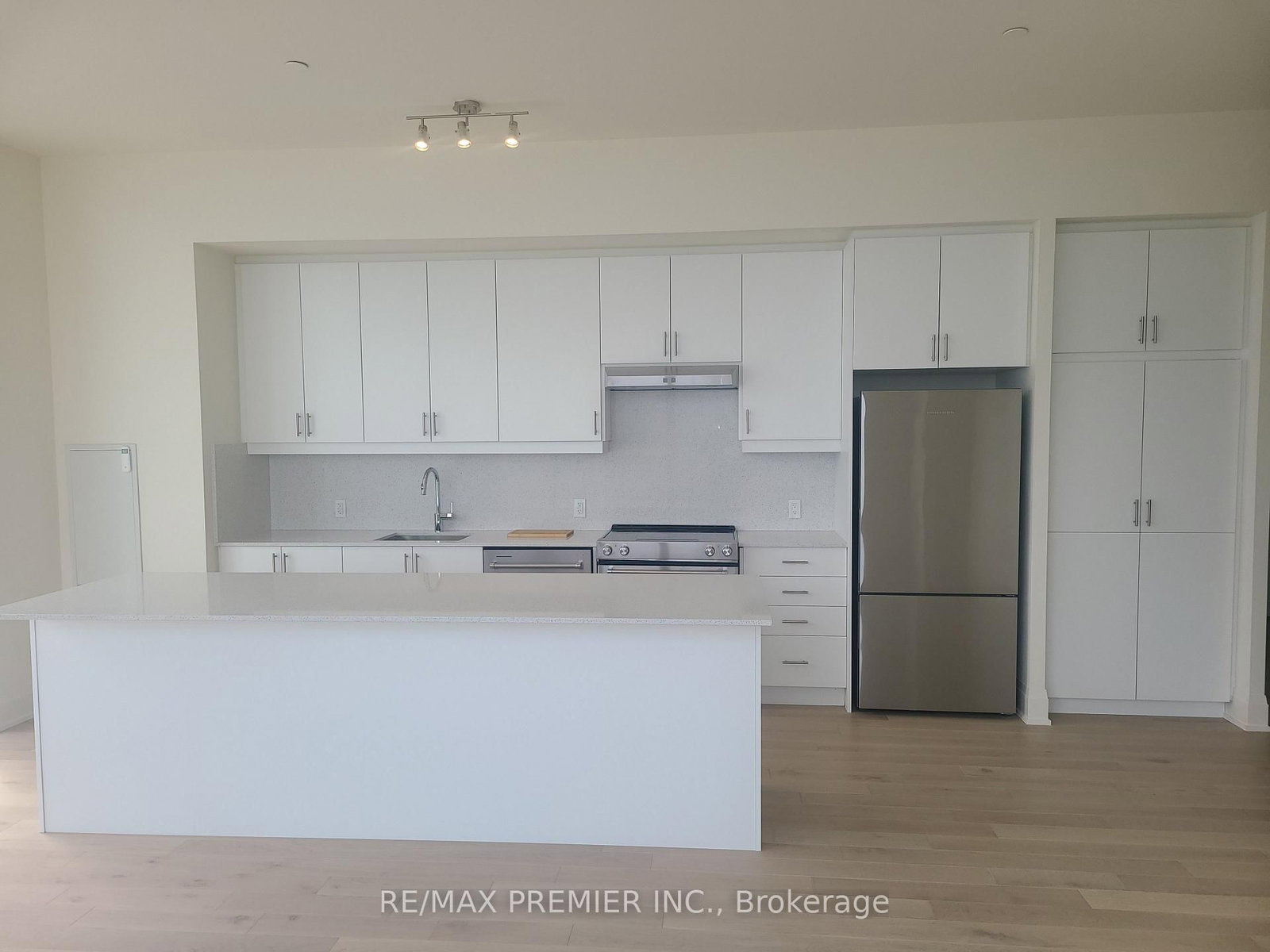 9000 Jane Street, Unit PH 202 - Photo 5