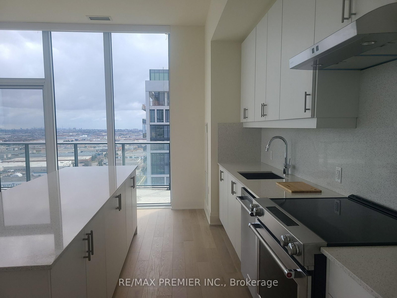 9000 Jane Street, Unit PH 202 - Photo 7