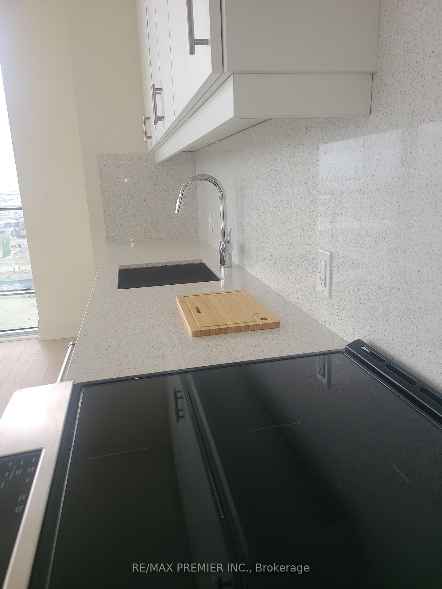 9000 Jane Street, Unit PH 202 - Photo 8