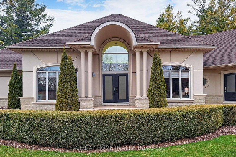 24 Maplehyrn Ave, East Gwillimbury, L0G 1V0 | Image 2