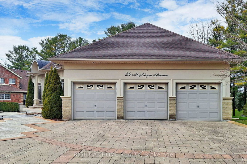 24 Maplehyrn Ave, East Gwillimbury, L0G 1V0 | Image 3