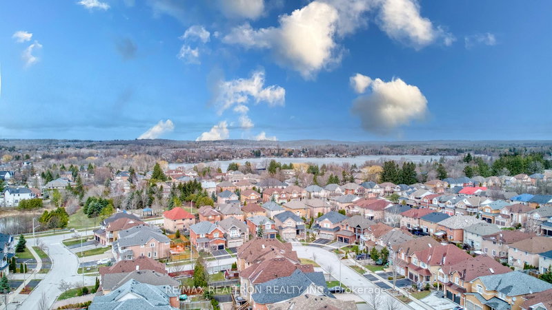 89 English Oak Dr, Richmond Hill, L4E 3X4 | Image 2