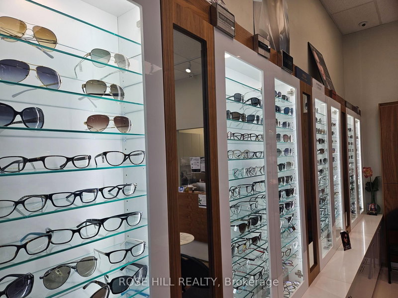 B10 - 9610 Yonge St, Richmond Hill, L4C 1V6 | Image 3