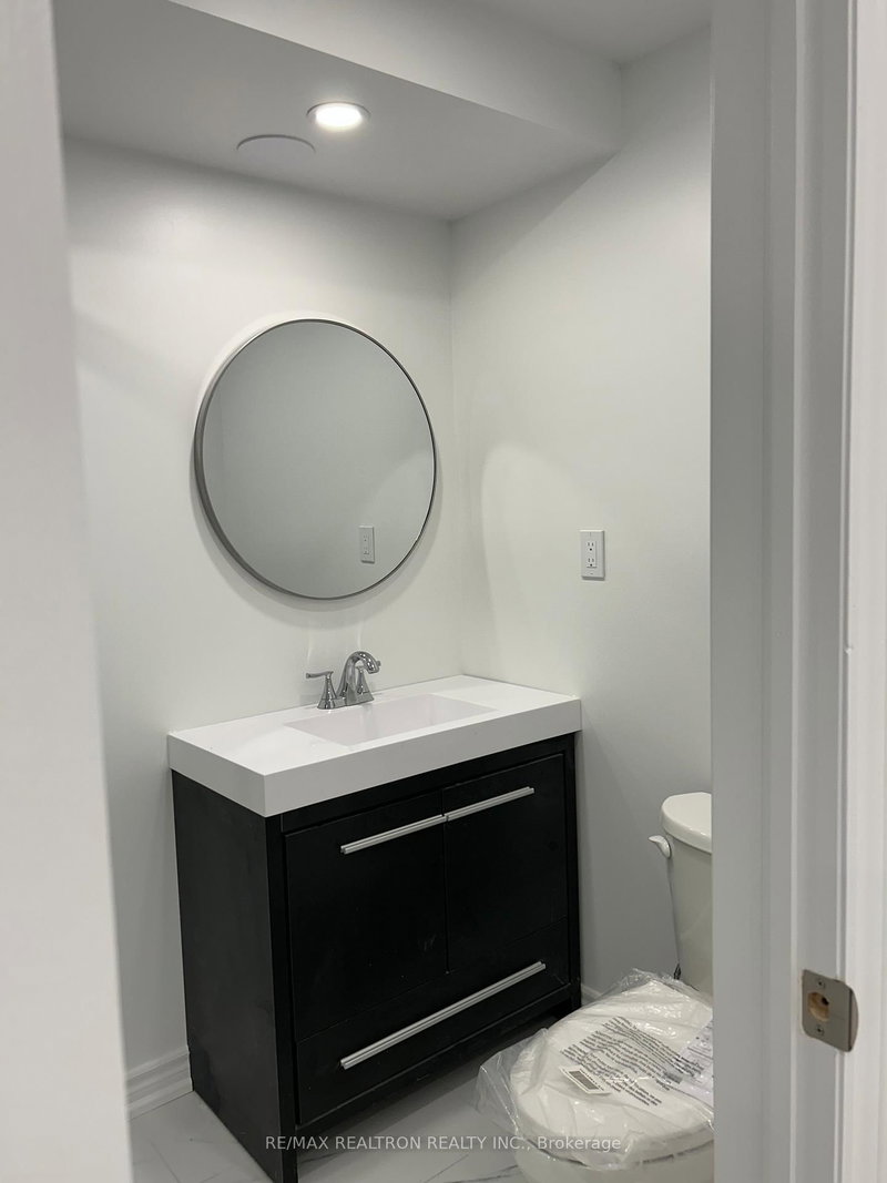 8 Finley Way, Markham, L3S 0E8 | Image 2