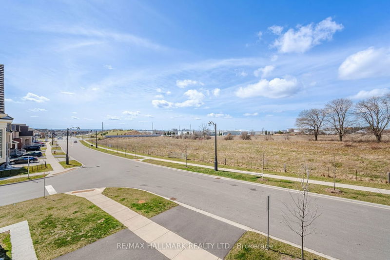 1025 Langford Blvd  Bradford West Gwillimbury, L3Z 4K9 | Image 35