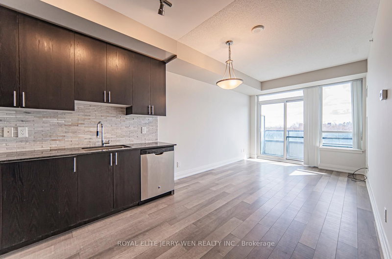 525 - 7165 Yonge St, Markham, L3T 0C9 | Image 3