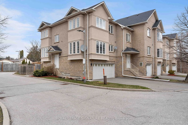 home for sale on 12-10719 Bathurst Street
