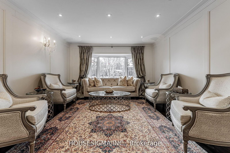 84 Cambridge Cres, Richmond Hill, L4C 6G2 | Image 3