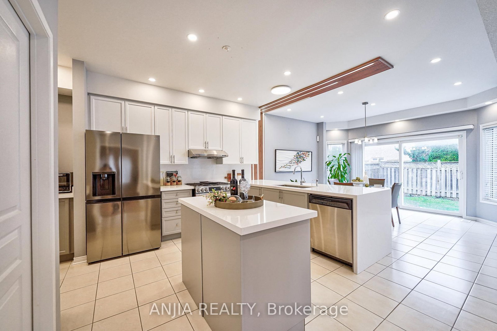 Listing Image 10