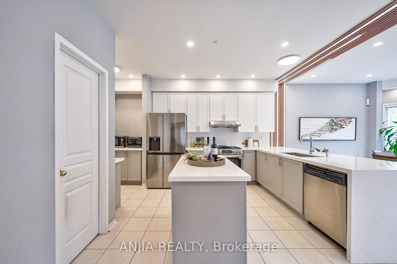 Listing Image 11