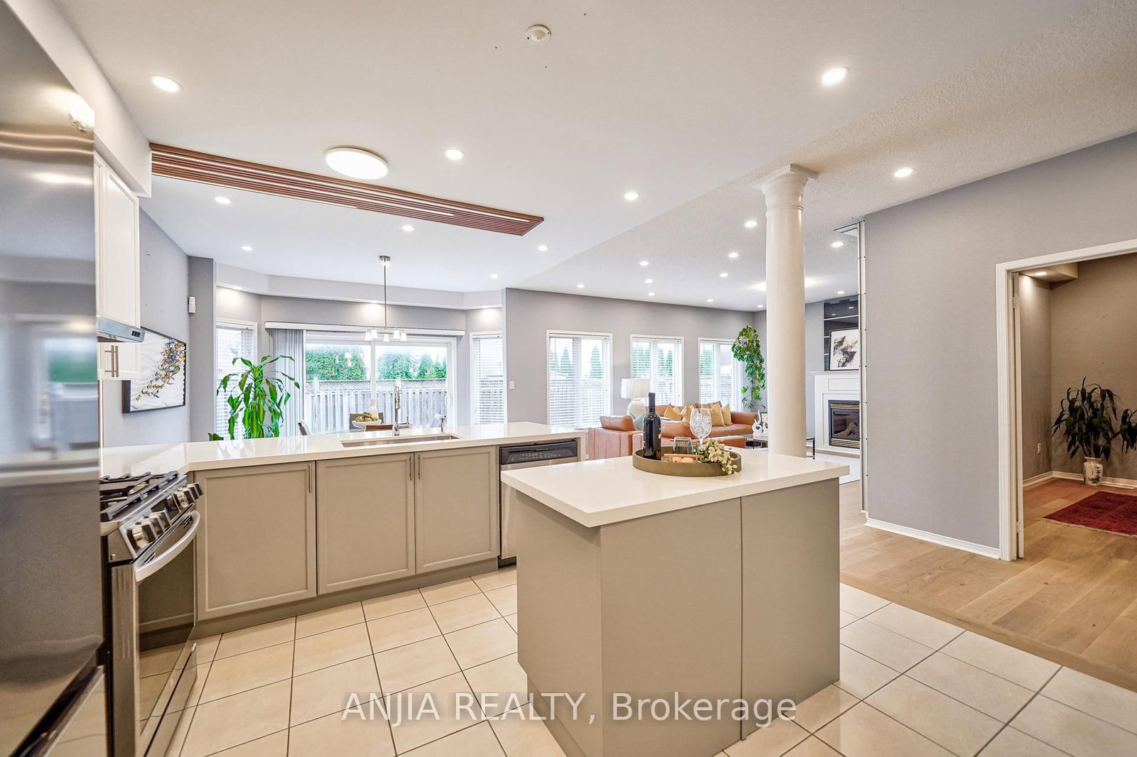 Listing Image 14