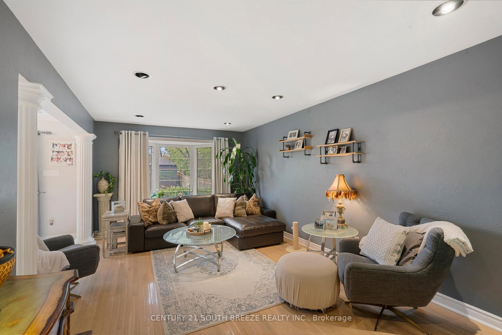 Listing Image 6