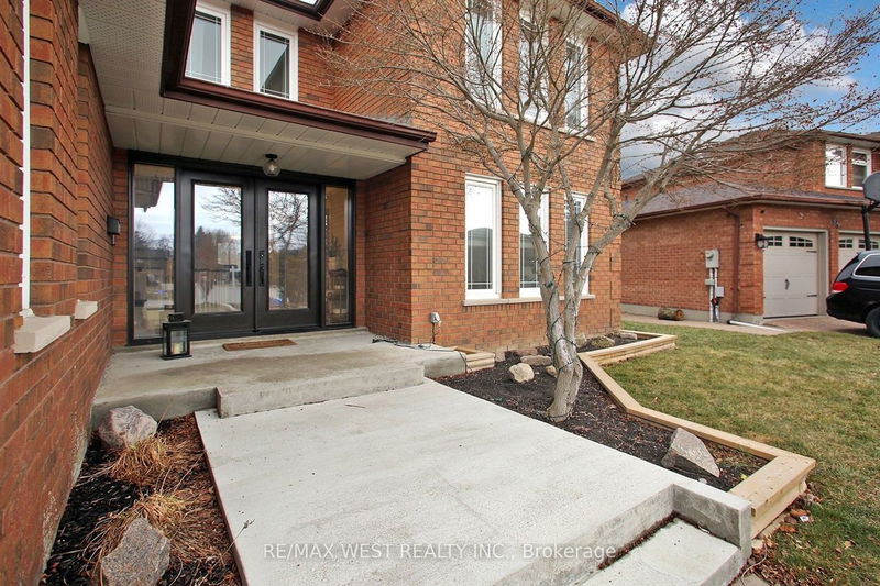 39 Moccasin Tr  Vaughan, L4L 7B6 | Image 3