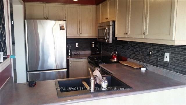 284 Pinnacle Tr, Aurora, L4G 7G2 | Image 2