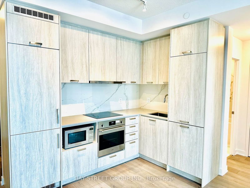 home for lease on 602-38 Honeycrisp Crescent