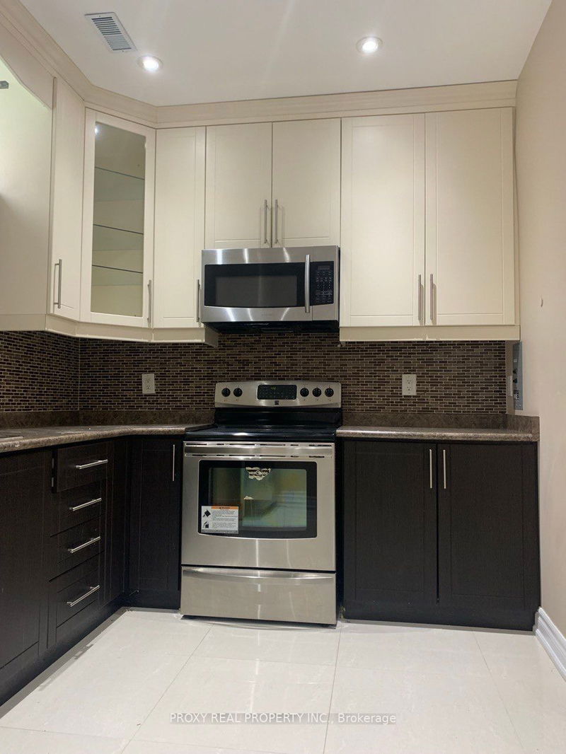 home for lease on Basment-119 Leyburn Avenue