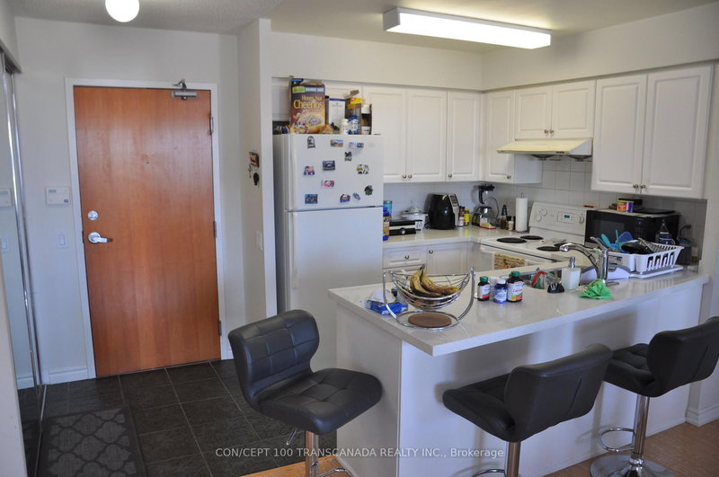 820 - 9017 Leslie St, Richmond Hill, L4B 4R8 | Image 3