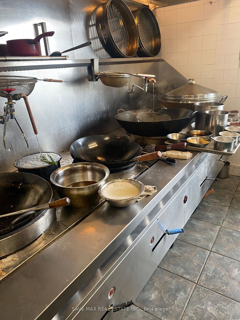 7 - 350 Davis Dr, Newmarket, L3Y 2N7 | Image 3