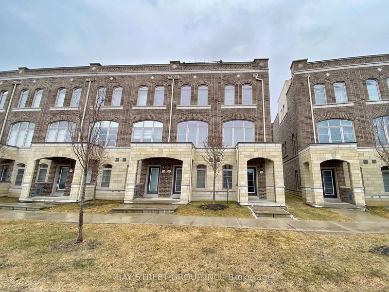 208 Glad Park Ave, Whitchurch-Stouffville, L4A 1X1 | Image 2