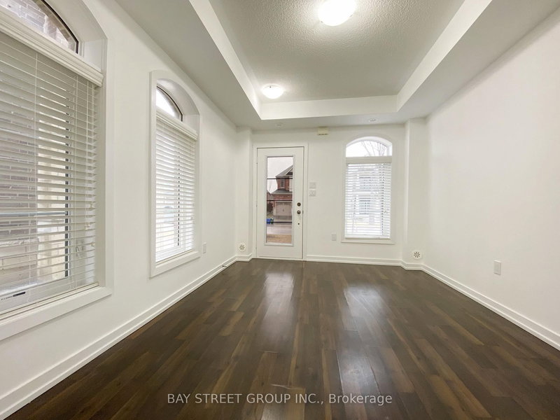 208 Glad Park Ave, Whitchurch-Stouffville, L4A 1X1 | Image 3