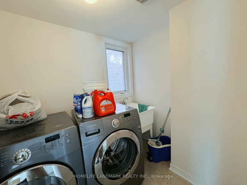 35 Hyacinth St, Markham, L6E 0P4 | Image 3