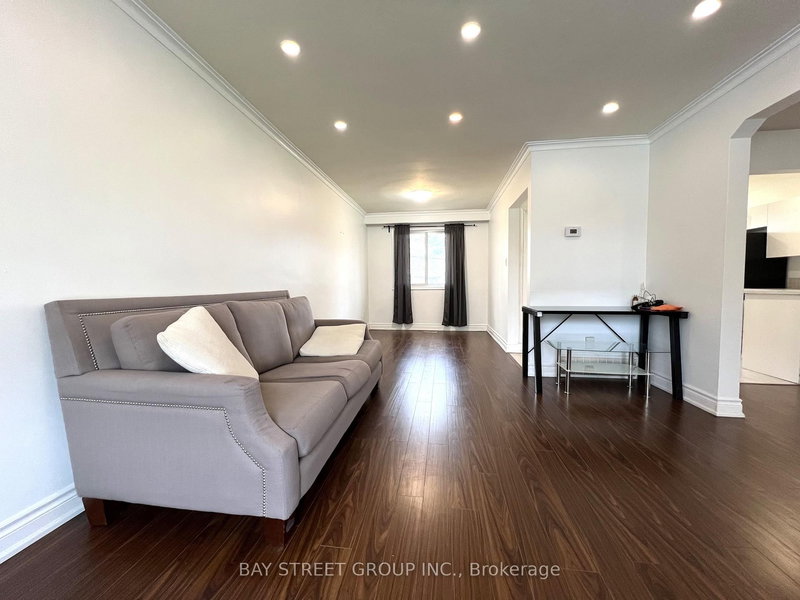 Main - 389 Becker Rd, Richmond Hill, L4C 2S3 | Image 2