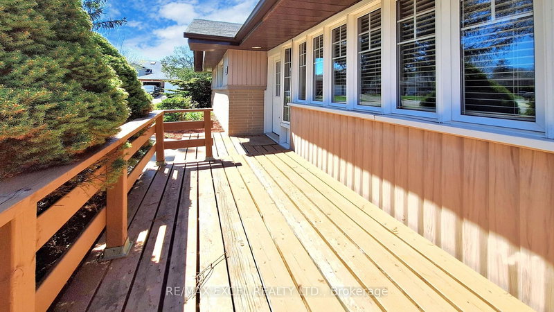 49 Don Mor Dr, Newmarket, L3Y 1G8 | Image 3