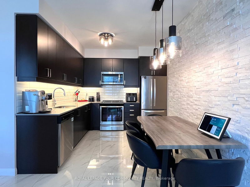 home for lease on 2808-7895 Jane Street