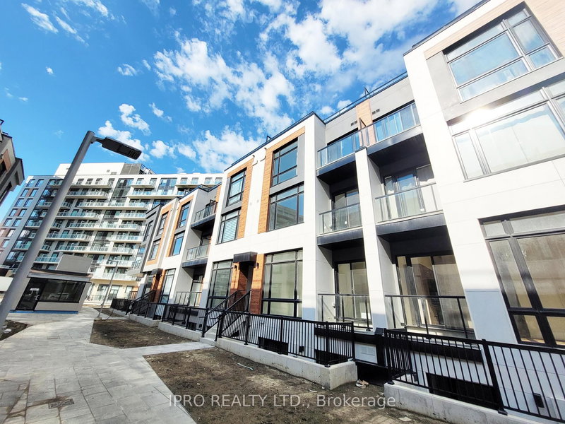 911 - 2 STECKLEY HOUSE Lane, Richmond Hill, L4S 0N4 | Image 3