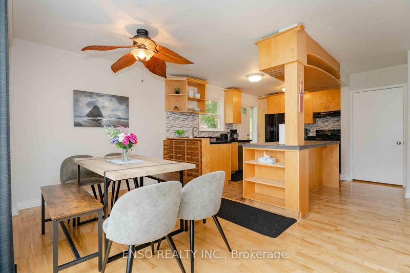 24 Gentry Cres, Richmond Hill, L4C 2G9 | Image 3