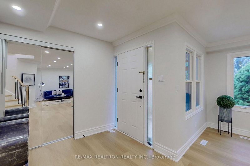 31 Cavalry Tr, Markham, L3R 9H3 | Image 2