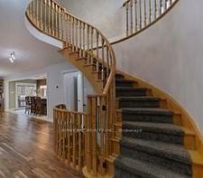 98 Keffer Circ, Newmarket, L3X 1R8 | Image 2