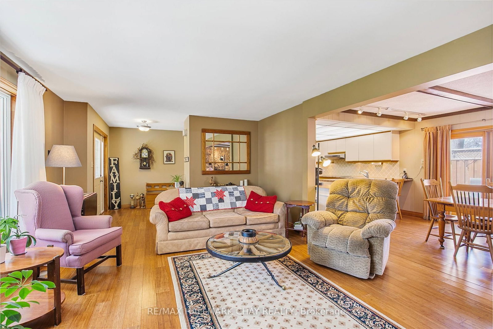 Listing Image 7