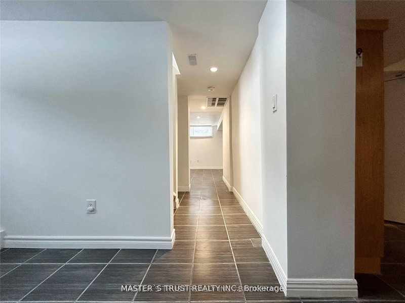 308 Skopit Rd S, Richmond Hill, L4C 2Y8 | Image 3