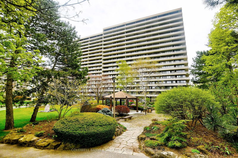 home for sale on 803-8111 Yonge Street