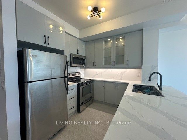 home for lease on 405-1 Upper Duke Crescent