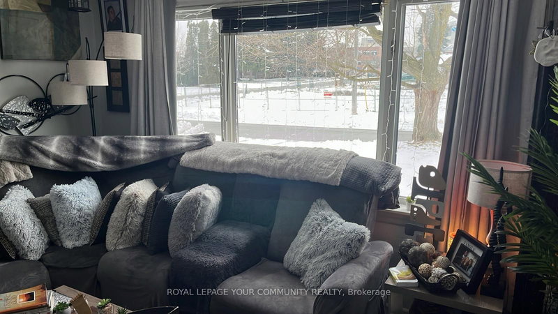 593 Watson Ave, Newmarket, L3Y 2V2 | Image 3