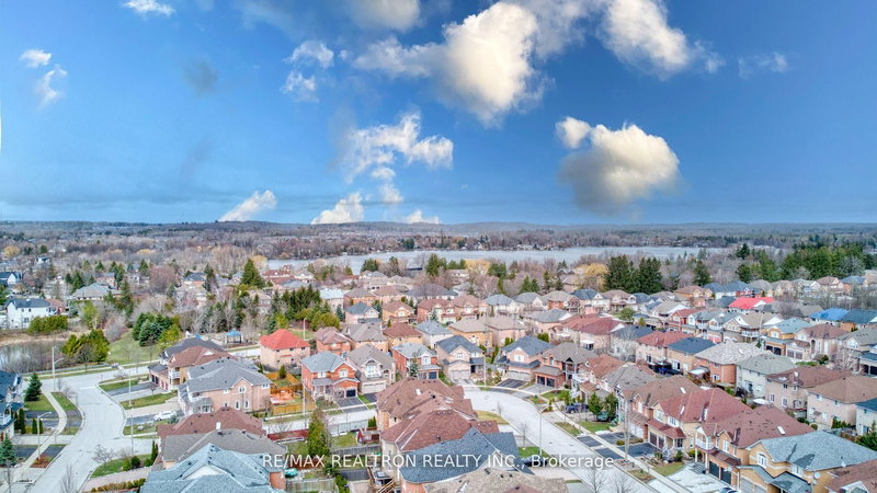 89 English Oak Dr, Richmond Hill, L4E 3X4 | Image 2