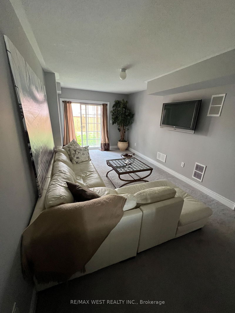 home for lease on 86 Sandwell Street