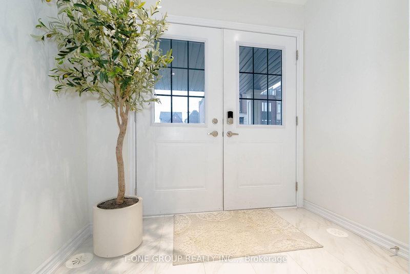 32 William Shearn Cres, Markham, L6C 3J4 | Image 3