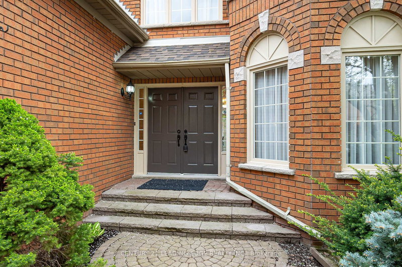 8 Mooreland Crt, Markham, L3P 7P8 | Image 2