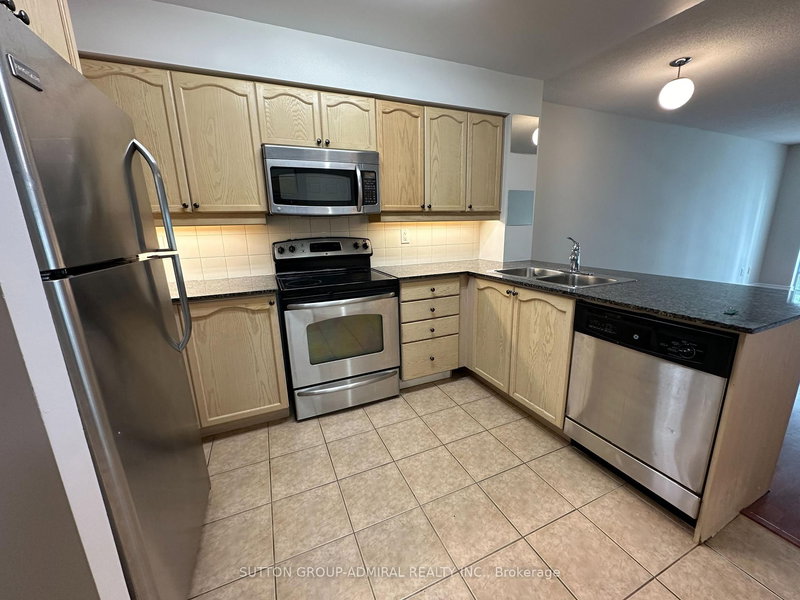 911 - 185 Oneida Cres, Richmond Hill, L4B 0B1 | Image 3