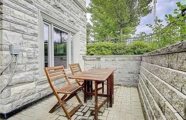 home for lease on 131-322 John Street