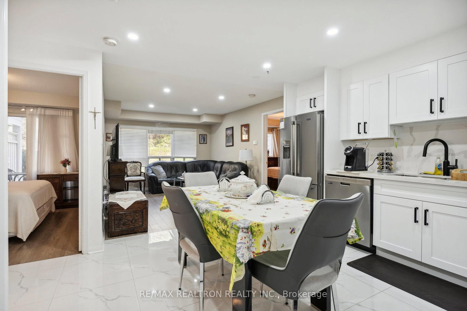 Listing Image 7