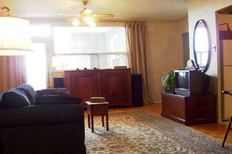 705 - 67 Richmond St, Richmond Hill, L4C3Y3 | Image 2