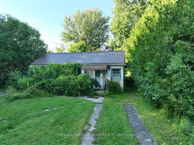 108 Moore's Beach Rd, Georgina, L0E 1N0 | Image 2