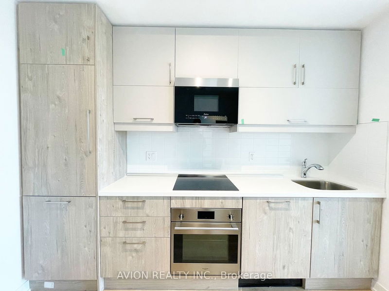 home for lease on 611-38 Simcoe Prom