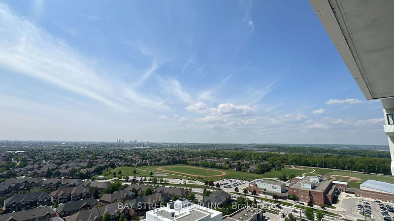 home for lease on 2111-7950 Bathurst Street