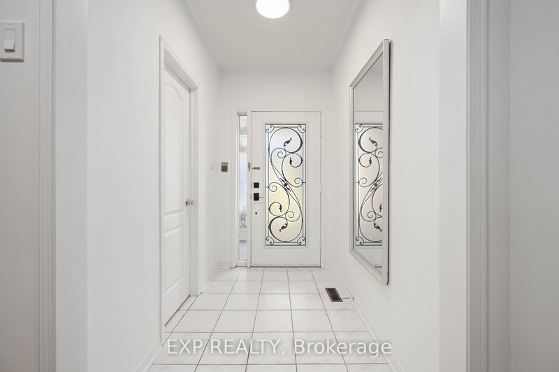 162 Brickstone Circ, Vaughan, L4J 7Y2 | Image 3