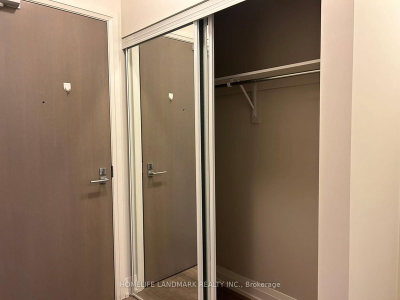 525 - 7165 Yonge St, Markham, L3T 0C9 | Image 2